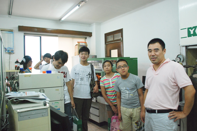 2011-8-30 和实生物及江宁路街道助学活动 046.jpg